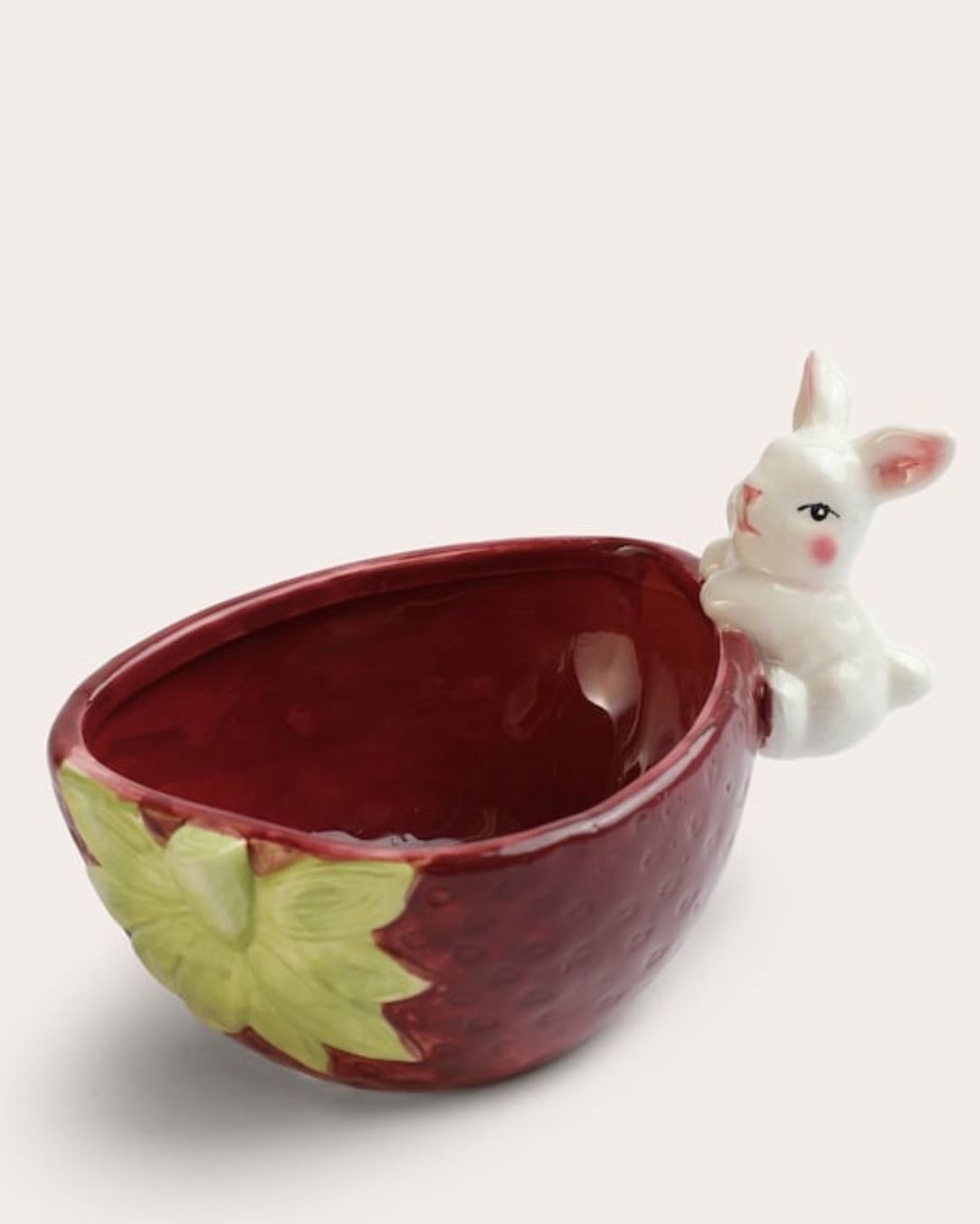 Bowl coelho moranguin - https://www.riachuelo.com.br/bowl-coelho-com-morango-18cm-vermelho-casa-riachuelo-16198387001_sku