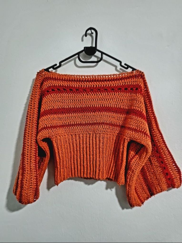 Ribbed sweater with bat sleeves