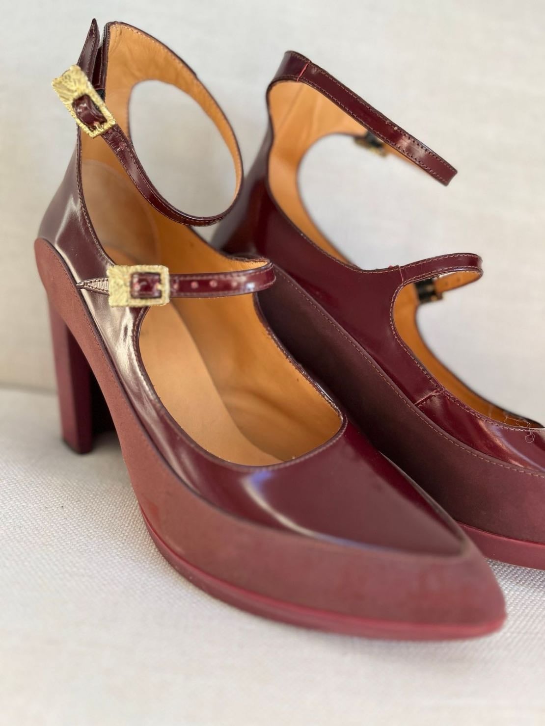 red fluevogs