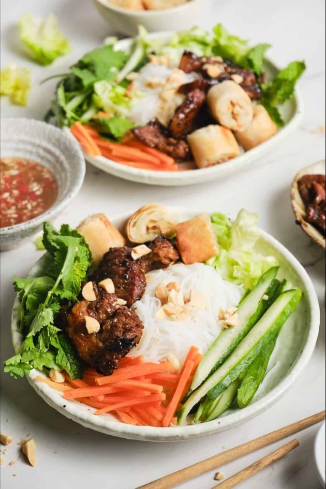 Bún thịt nướng chả giò