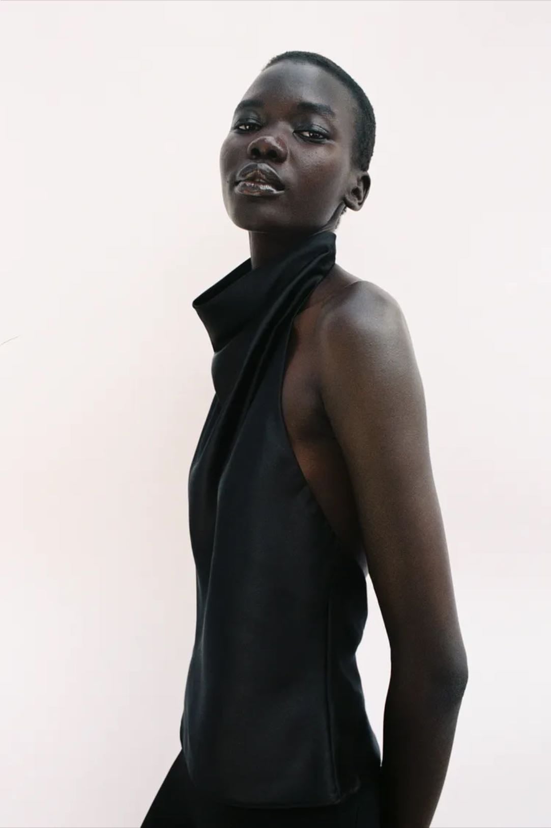 top noir satiné dos nu €22.95 - Zara