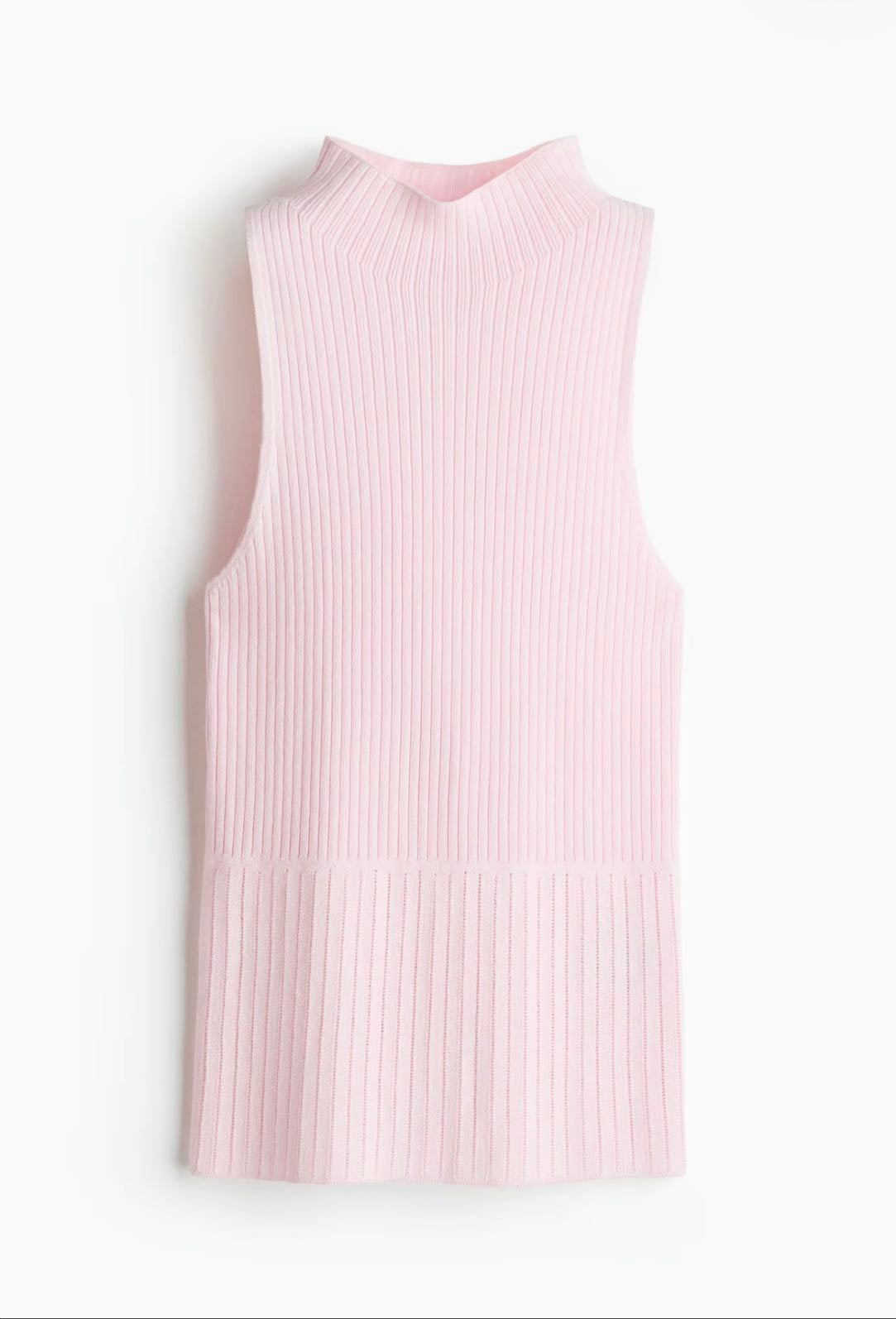 Top en maille côtelée avec col cheminée rose pale €9.99 - H&M