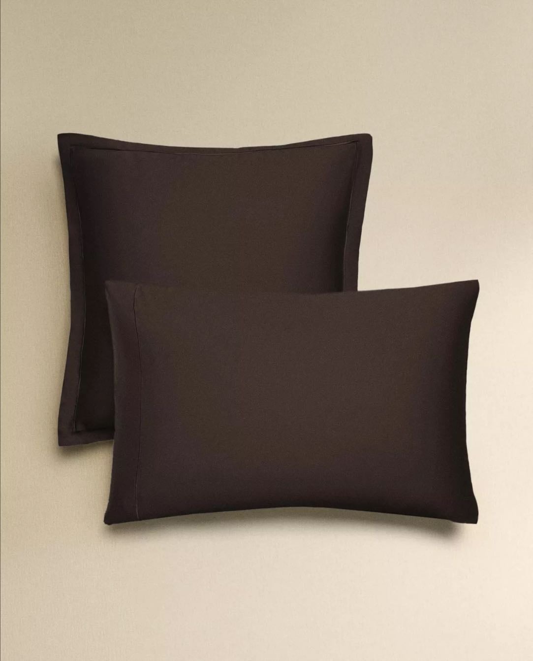 Taie d’oreiller satin feston chocolat 300fils €22.99 - Zara Home