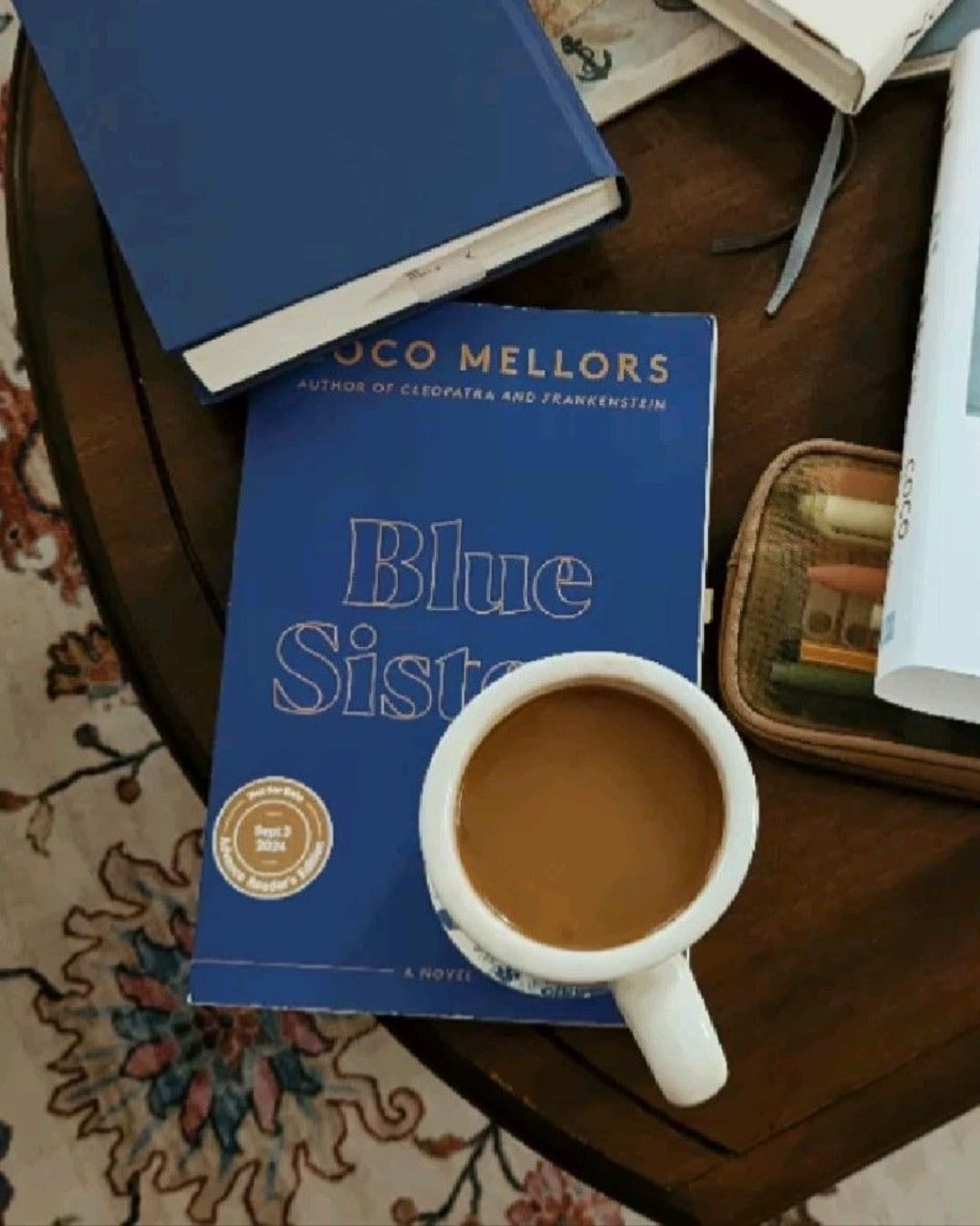 Blue Sisters by Coco Mellors - Tem uma peça faltando