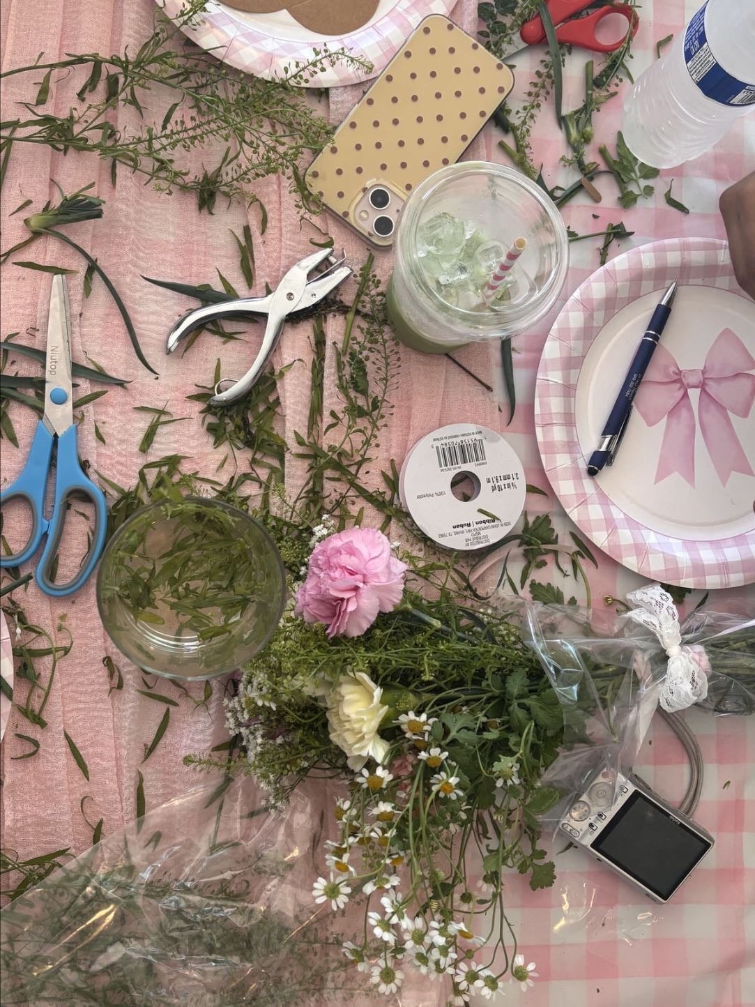 make a spring craft for national craft month - 03/07