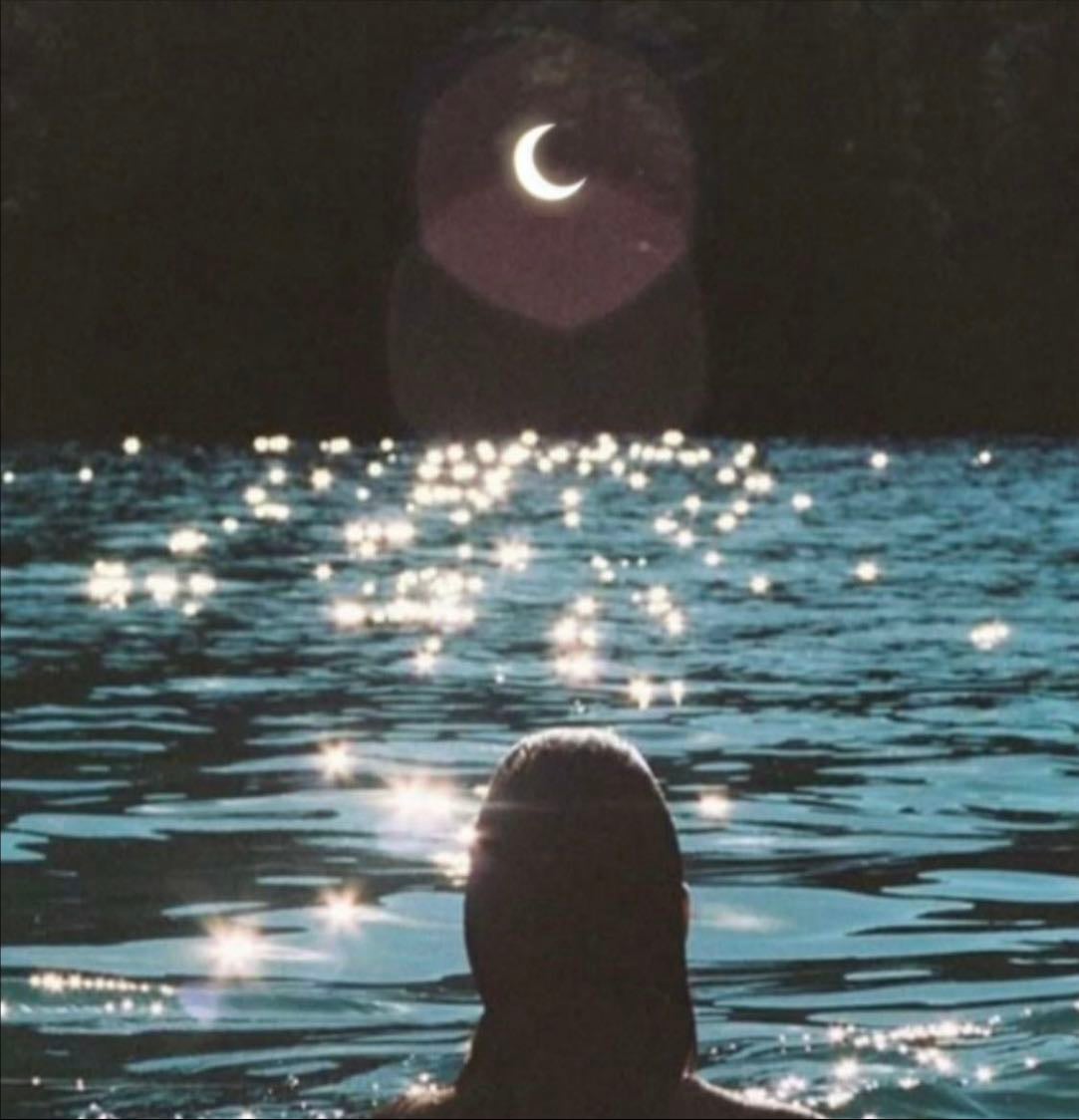 gaze at the moon - 03/18