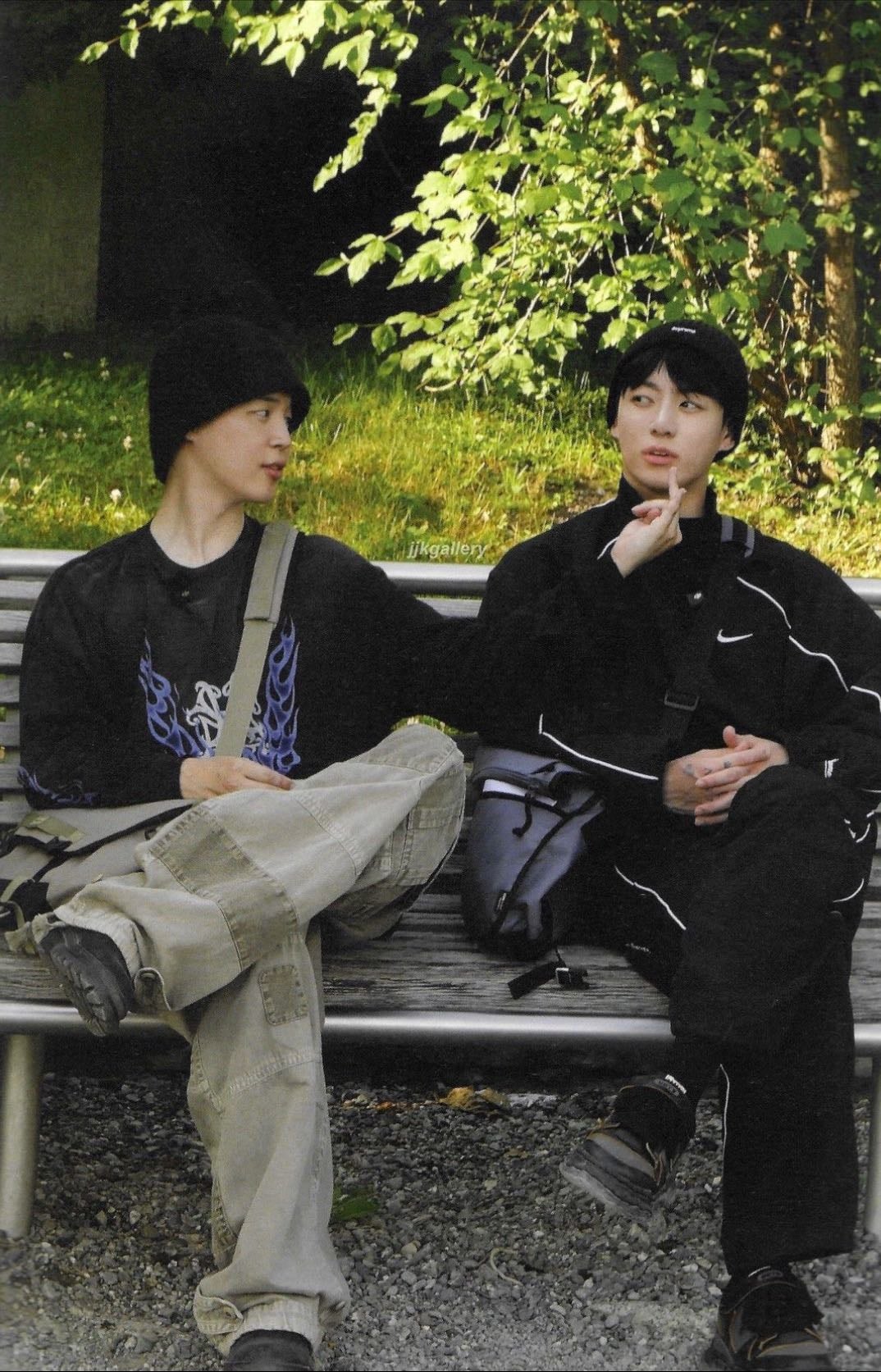 living coral. - by dirtysope, wispyoongi.