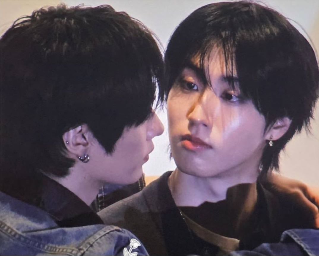 kiss and cheer up. - by liknow.