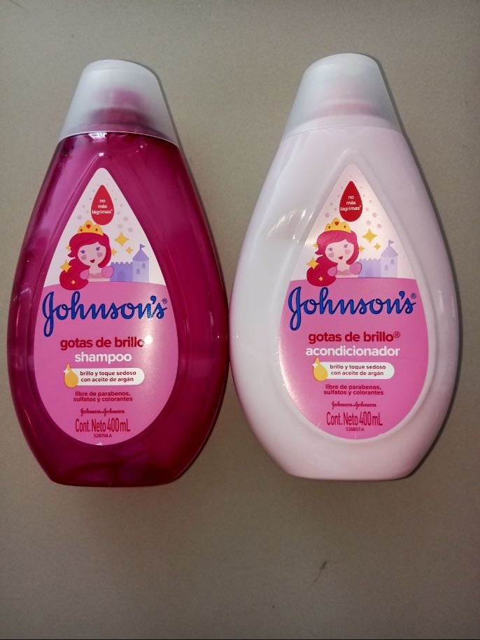 Johnsons - No contiene sulfatos
No contienen parabenos
Así muchas personas digan que es para bebés es uno de los mejores shampoos que venden en los mercados