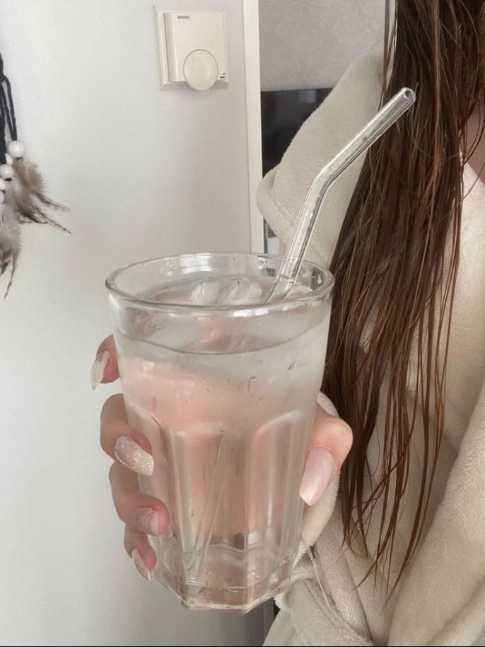 Toma agua 5:33 AM - No has tomado agua por mucho tiempo, toma agua, hidrátate un poco