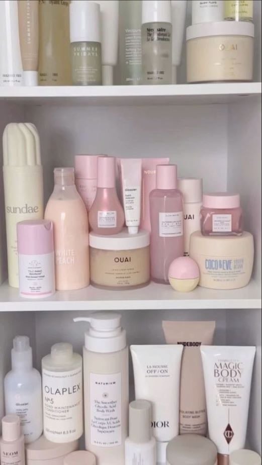 Hazte tu skincare/maquillaje 6:05 AM - Esto te ayuda a estar más activa en el día y tenemos energía y tener la piel más hidratada de lo que está