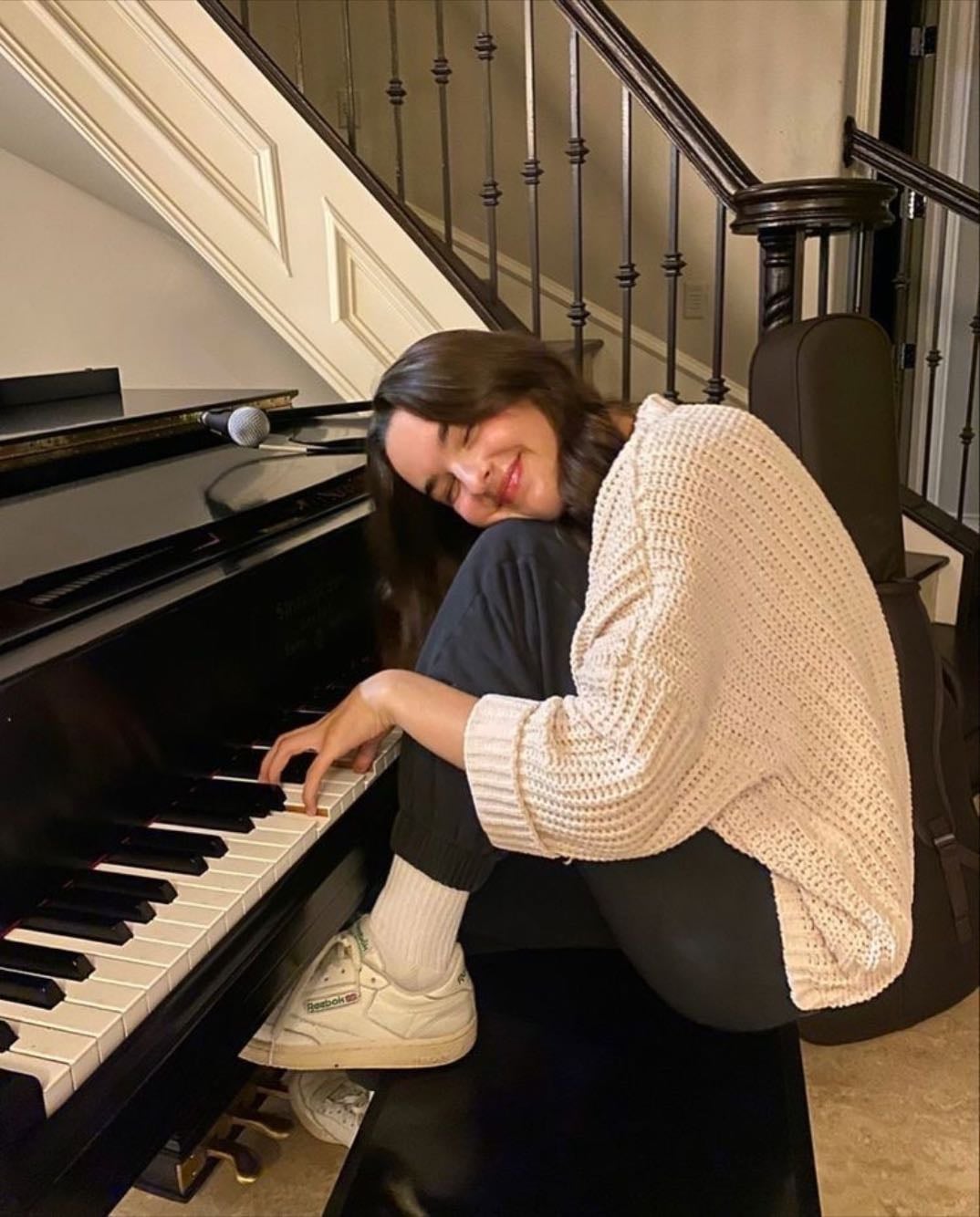 Play piano