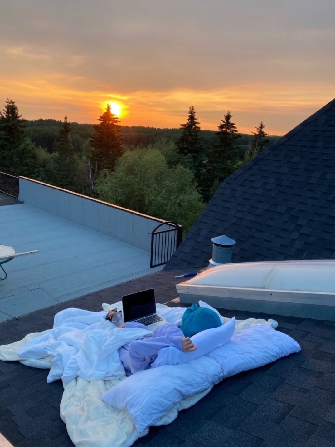 Sleep on a rooftop