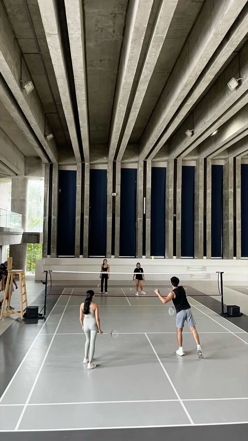Badminton