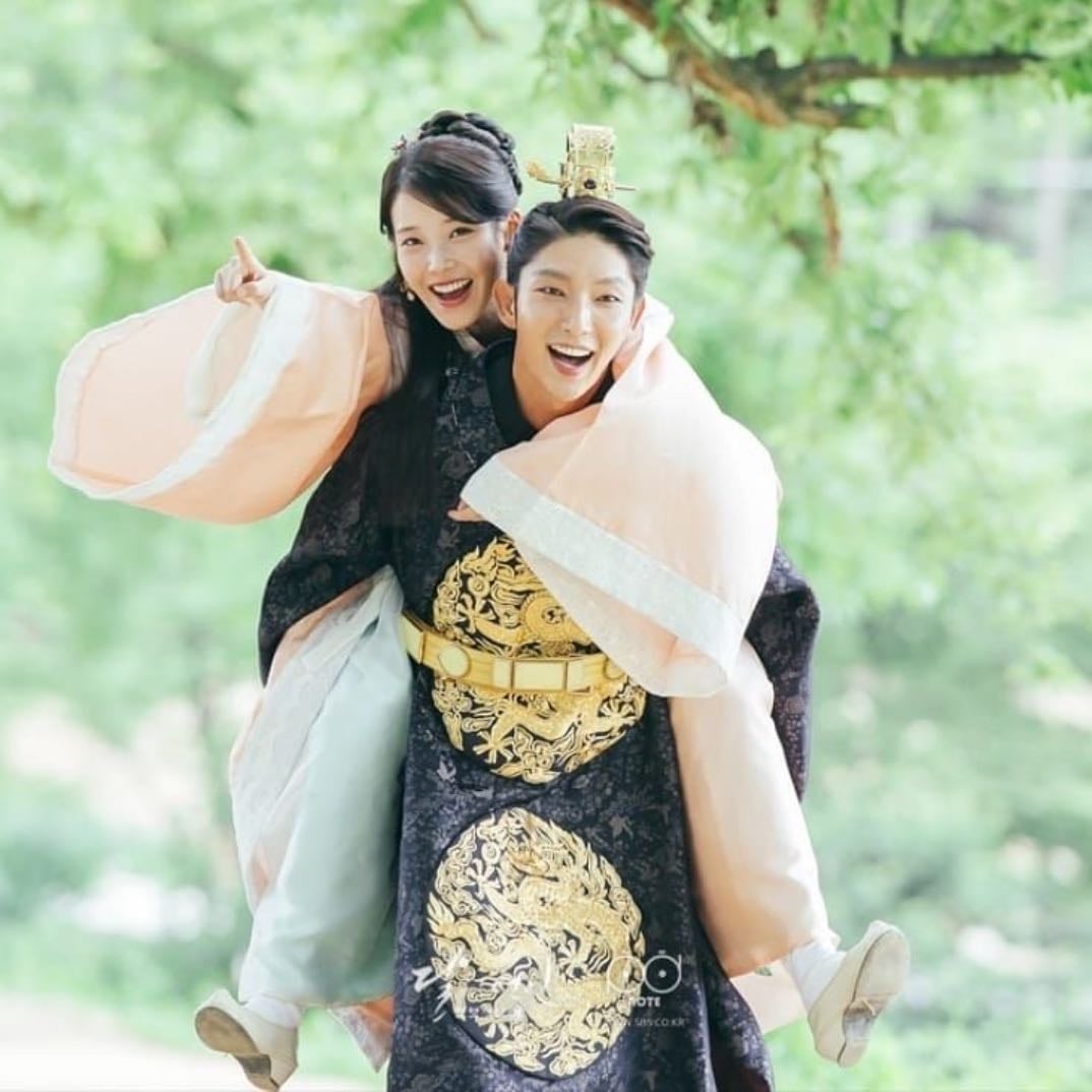 Moon lovers