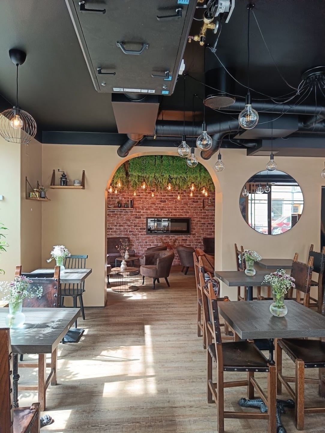 Ziara's Cafe - €€