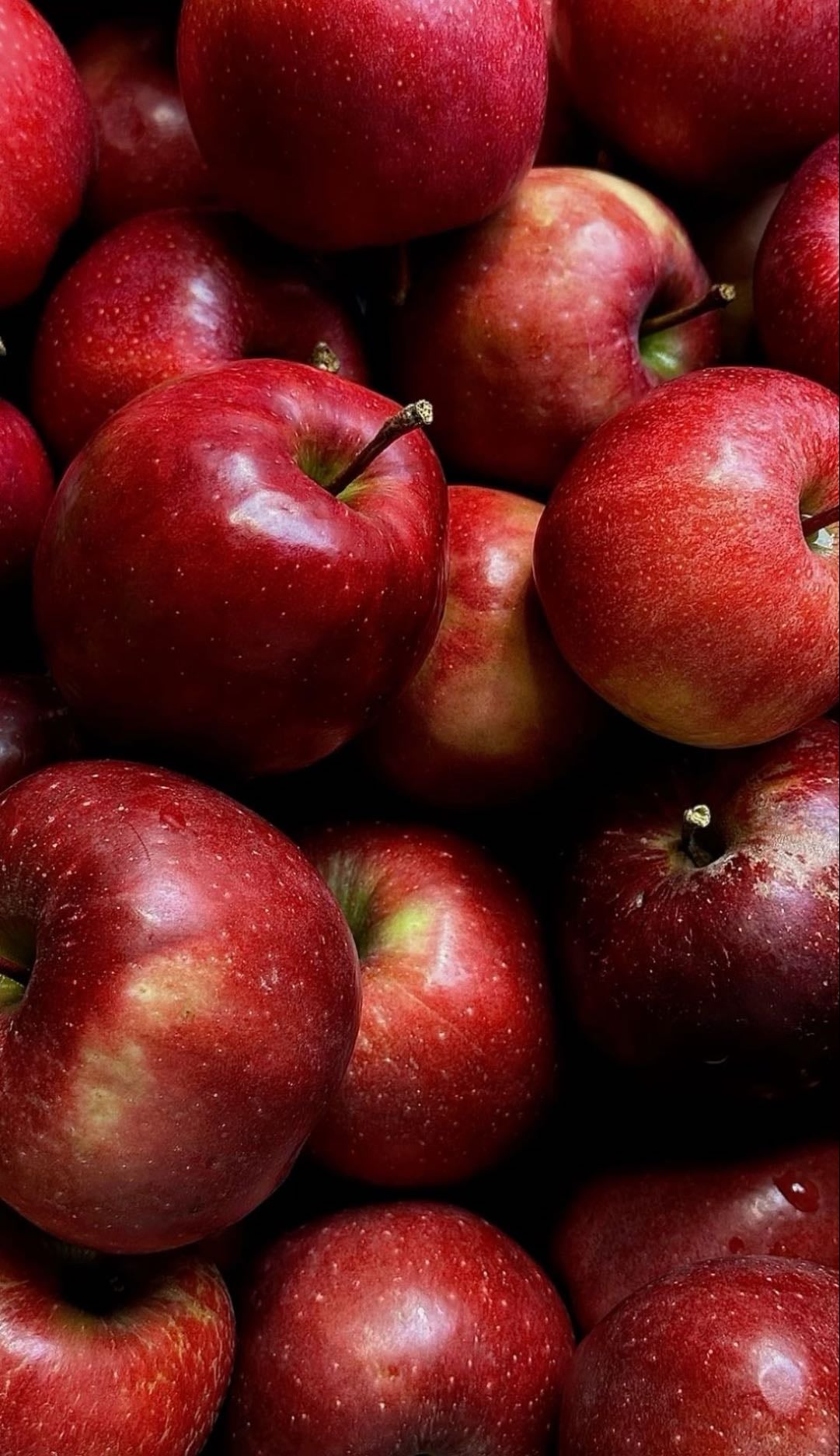 Apples - Apples are high in fiber and antioxidants, support heart health, aid digestion, and help maintain steady energy levels.