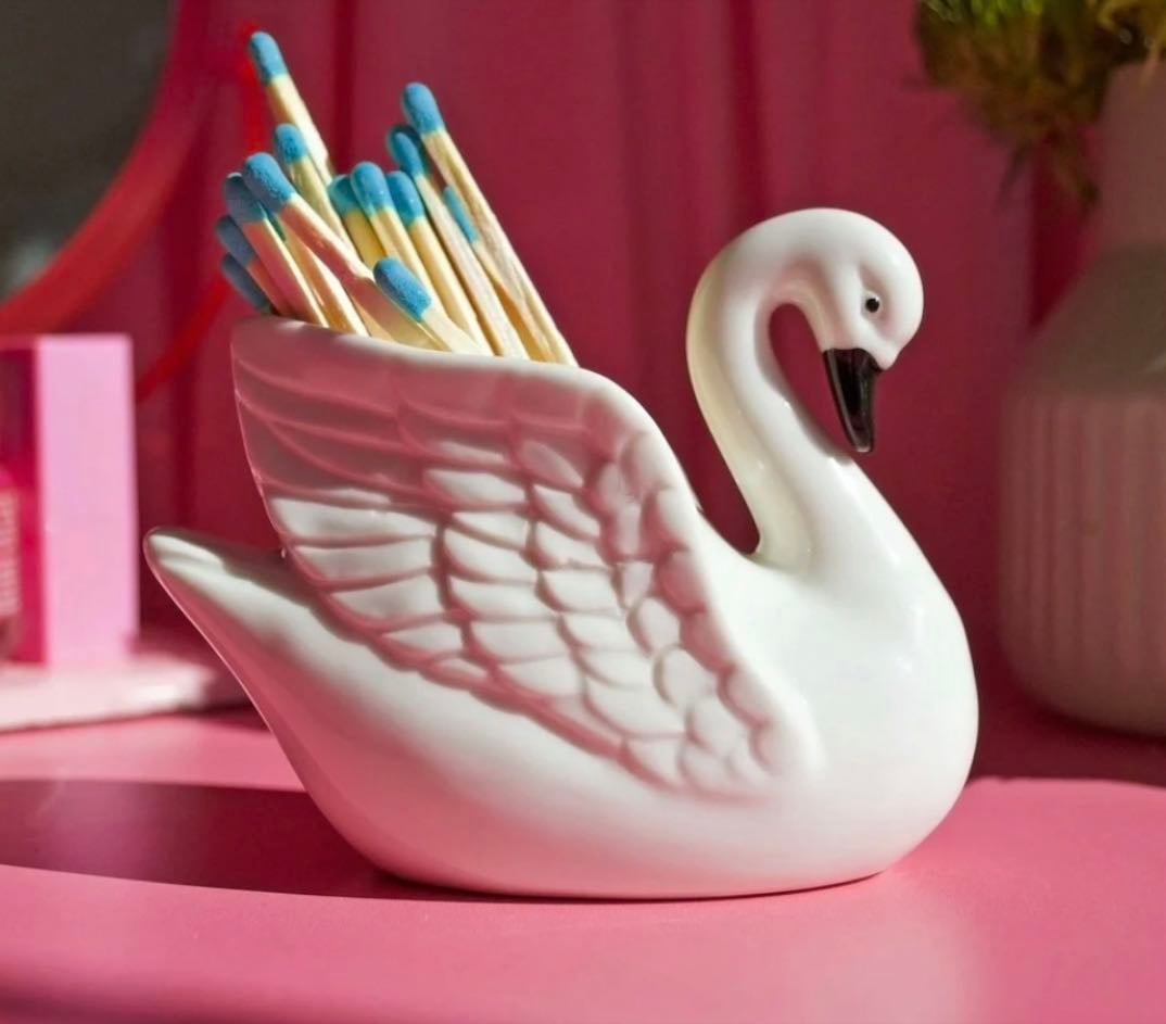 Swan Match Striker