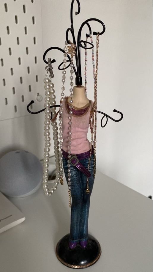 Mannequin jewelry holder