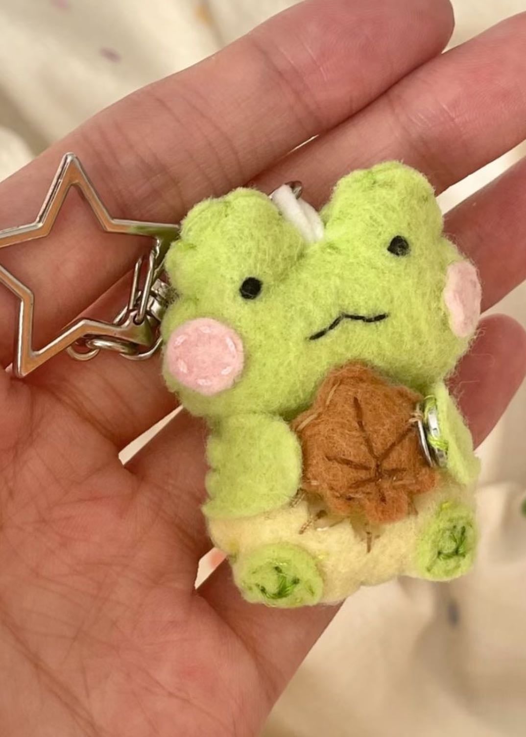 ๐ฎ๐ข๐ฌ๐ฆ ๐ข ๐ง๐ฆ๐ญ๐ต ๐ฑ๐ญ๐ถ๐ด๐ฉ๐ช๐ฆ - a cute addition to your keys :)