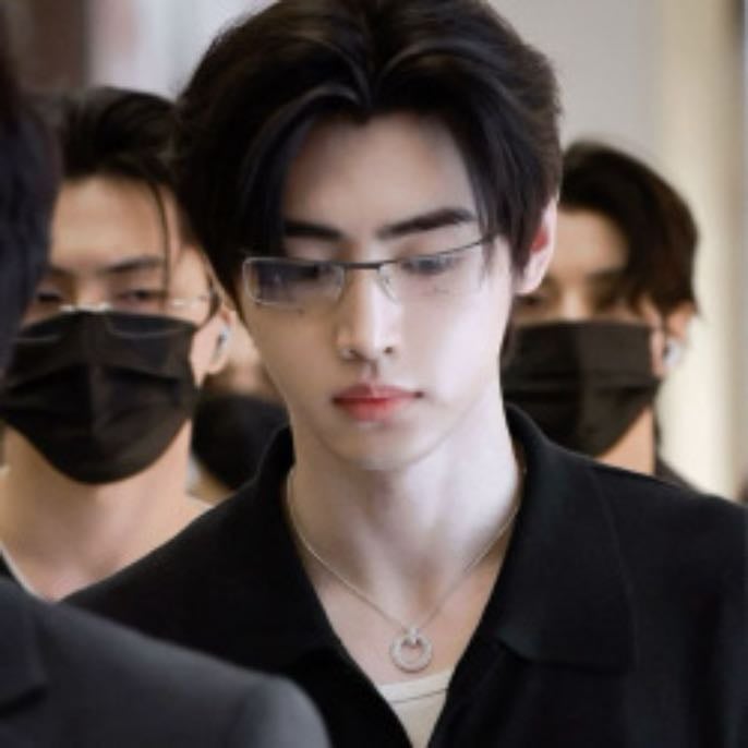 baby you’re a challenge — p0ckykiss - sunghoon x stripper reader