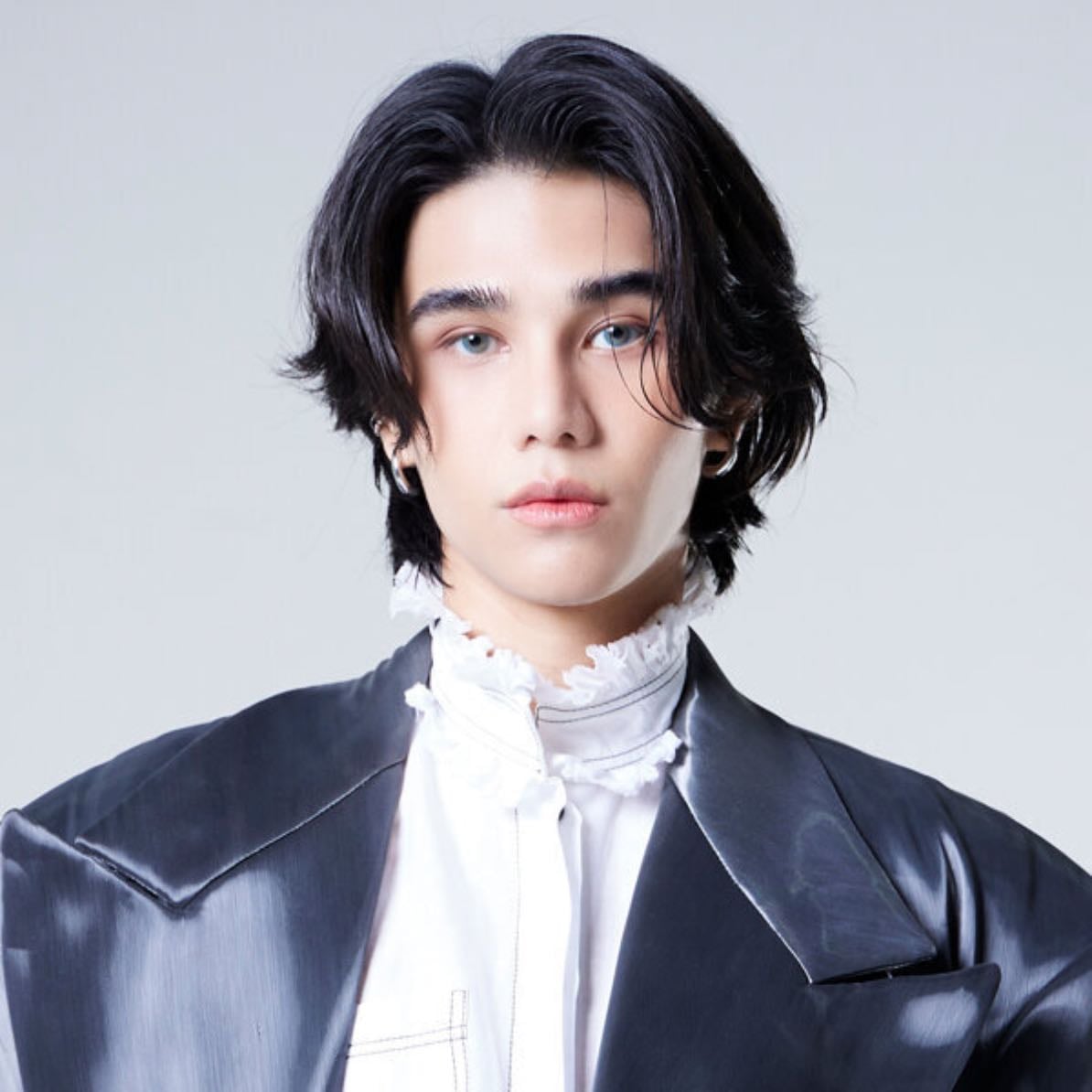 Jeff Worakamol Satur - Actor , Composer , Musician , Lyricist , Television Personality , TV Presenter , Singer, agency CEO of Studio On Saturn (สตูดิโอ ออน แซทเทิน)