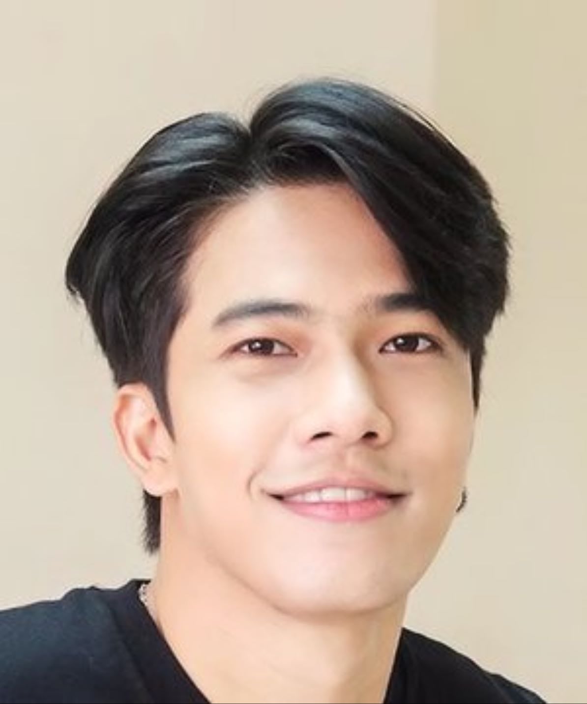 Mig Teerapat Prongaroon - Actor